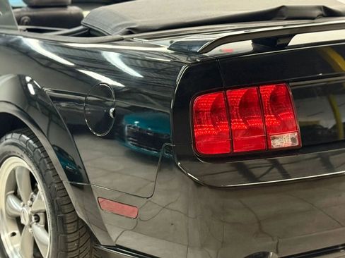 Used 2005 Ford Mustang GT RWD image 12