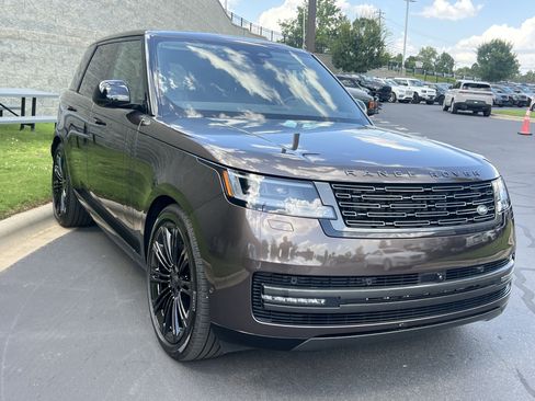 Used 2026 Land Rover Range Rover SE AWD/4WD image 9