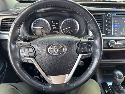 Used 2017 Toyota Highlander Limited Platinum image 28