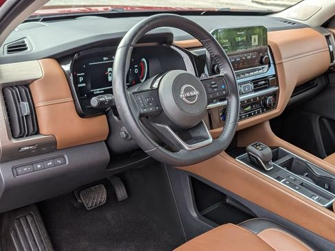 Certified 2024 Nissan Pathfinder Platinum w/ Black Appearance Package FWD image 37
