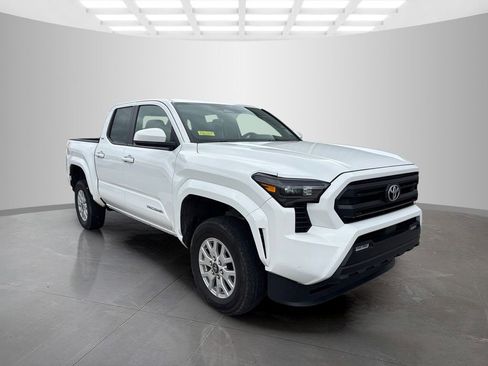 Used 2024 Toyota Tacoma SR5 RWD image 2