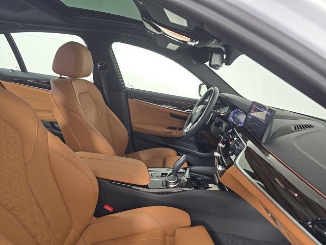 Used 2023 BMW 530i xDrive w/ Premium Package AWD/4WD image 7