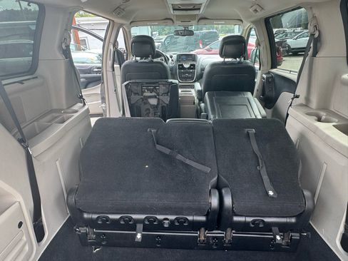 Used 2012 Chrysler Town & Country Touring-L w/ Entertainment Group #2 image 18