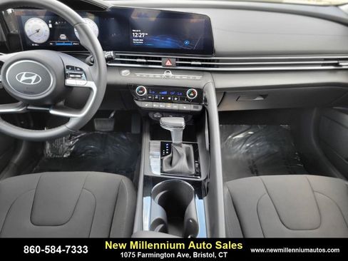 Used 2025 Hyundai Elantra SEL image 14