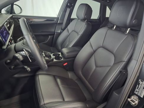Certified 2026 Porsche Macan Turbo AWD/4WD image 5