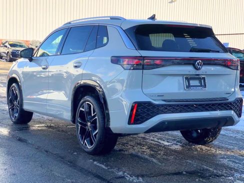 New 2026 Volkswagen Tiguan SEL R-Line image 4