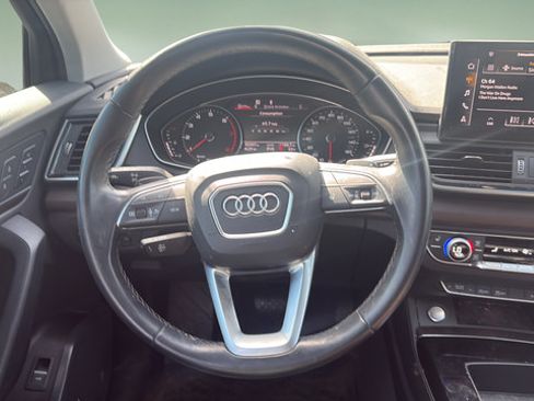 Used 2022 Audi Q5 2.0T Premium w/ Convenience Package AWD/4WD image 9