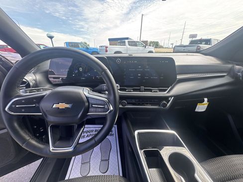 Used 2025 Chevrolet Equinox LT FWD image 17