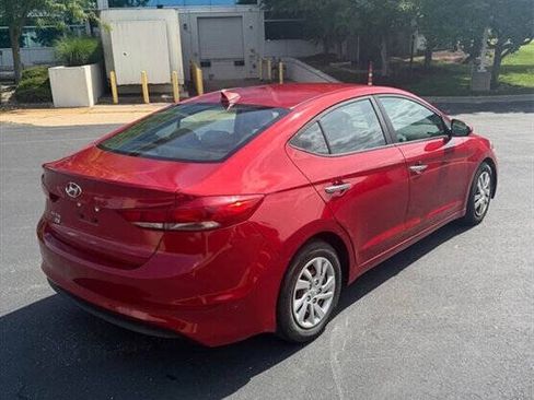 Used 2017 Hyundai Elantra SE FWD image 3