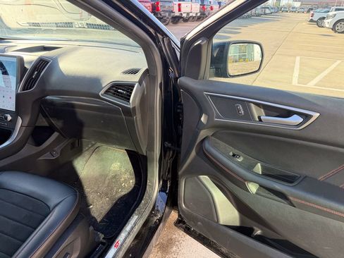 Used 2021 Ford Edge ST-Line image 18