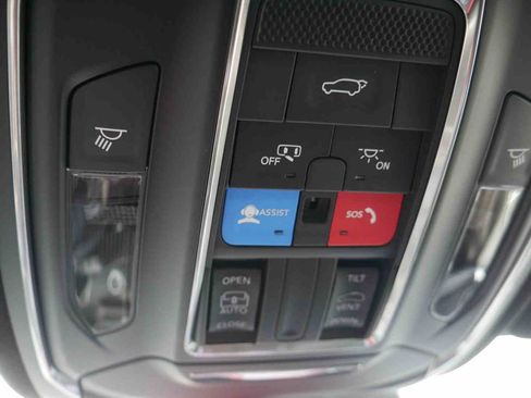 New 2025 Jeep Grand Cherokee Altitude image 34