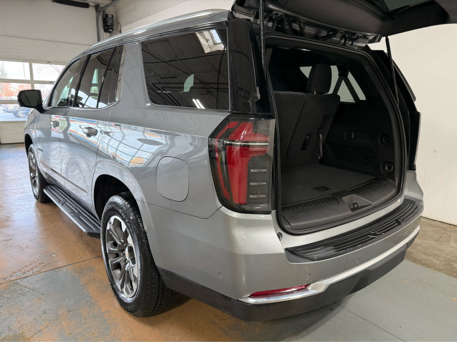 Used 2026 Chevrolet Tahoe LS w/ LPO, Dark Essentials Package AWD/4WD image 4