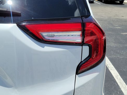 Used 2022 GMC Terrain SLE FWD image 8