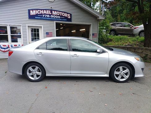 Used 2012 Toyota Camry SE FWD image 7