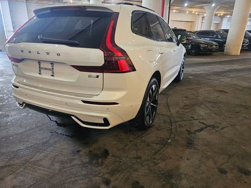Used 2026 Volvo XC60 B5 Plus w/ Protection Package Premier AWD/4WD image 4