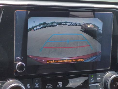 Used 2023 Toyota Highlander XLE FWD image 21