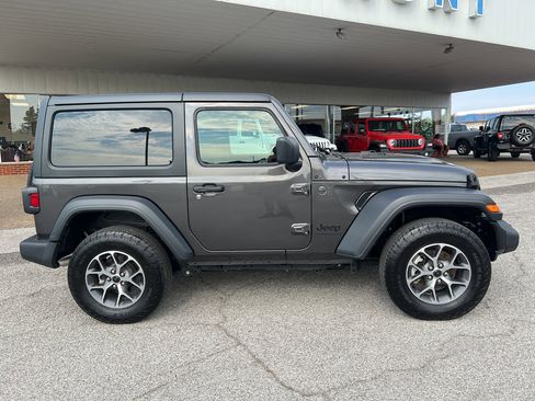 Used 2024 Jeep Wrangler Sport S image 4