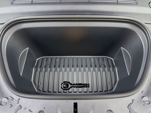 Used 2024 Tesla Model Y Long Range image 24