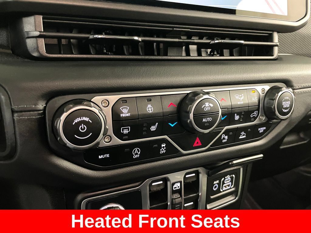 Used 2025 Jeep Gladiator Mojave w/ Safety Group AWD/4WD image 7