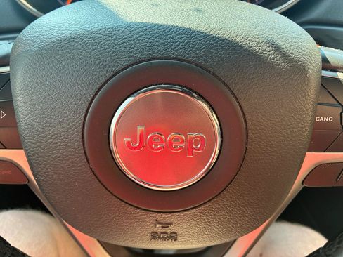 Used 2020 Jeep Grand Cherokee Laredo w/ Quick Order Package 2BN North AWD/4WD image 17