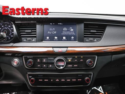 Used 2019 Kia Cadenza Premium image 12