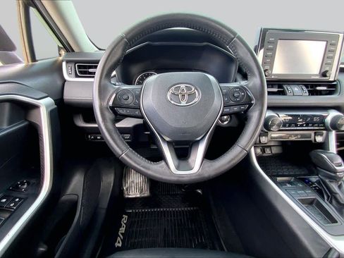 Used 2021 Toyota RAV4 XLE Premium FWD image 6