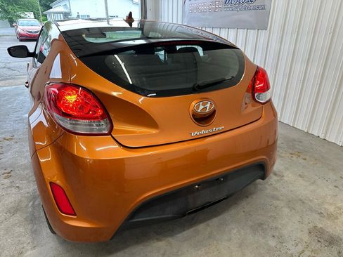 Used 2016 Hyundai Veloster FWD image 4