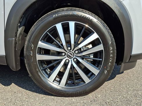 Used 2025 Nissan Pathfinder Platinum AWD/4WD image 8