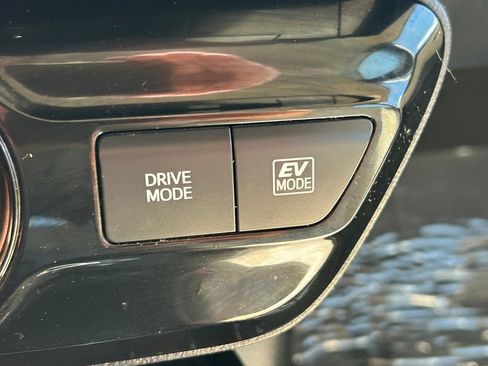 Used 2022 Toyota Prius Limited w/ Premium Convenience Package FWD image 27