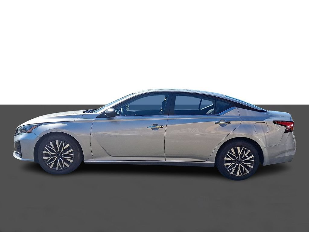 Used 2024 Nissan Altima 2.5 SV FWD image 4