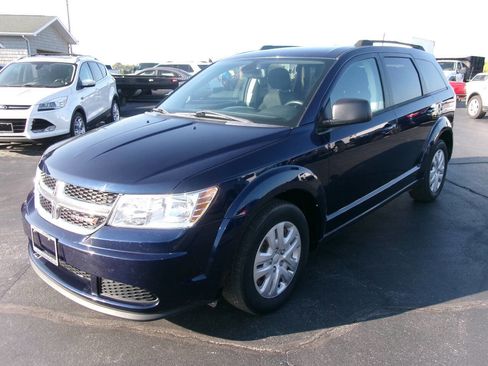 Used 2019 Dodge Journey SE image 3