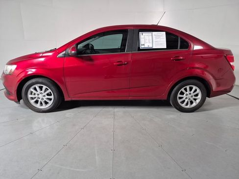 Used 2018 Chevrolet Sonic LT w/ Convenience Package FWD image 2