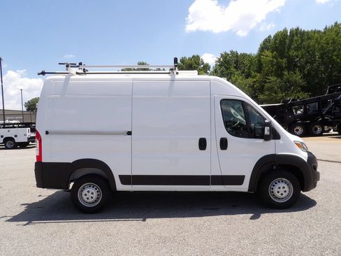 Used 2024 RAM ProMaster 2500 FWD image 9