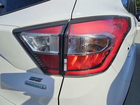 Used 2017 Ford Escape SE FWD image 18