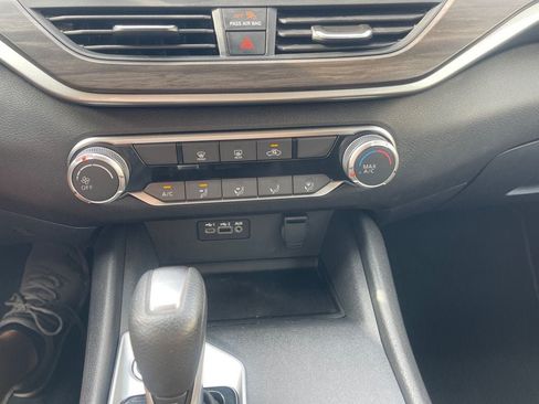 Used 2025 Nissan Altima 2.5 SV FWD image 19