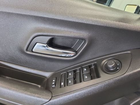 Used 2019 Chevrolet Trax LT w/ LT Convenience Package FWD image 20