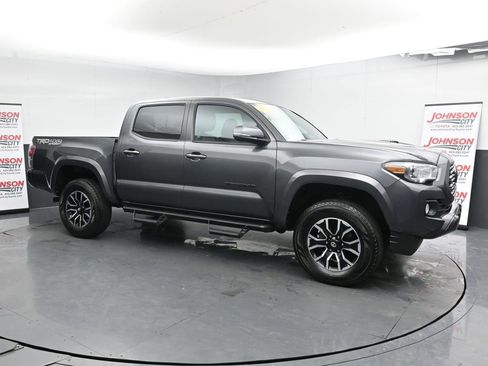 Used 2022 Toyota Tacoma TRD Sport image 2