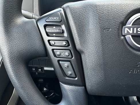 Used 2024 Nissan Frontier SV image 21