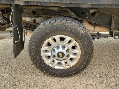 Used 2024 Chevrolet Silverado 2500 LT w/ Convenience Package image 14