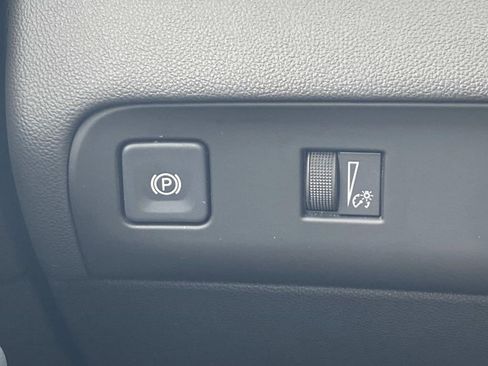 Used 2022 Buick Enclave Essence w/ Sport Touring Edition image 31