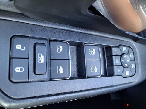 Used 2025 RAM 2500 Laramie w/ Night Edition image 16