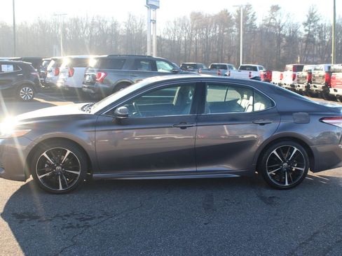 Used 2020 Toyota Camry XSE image 4