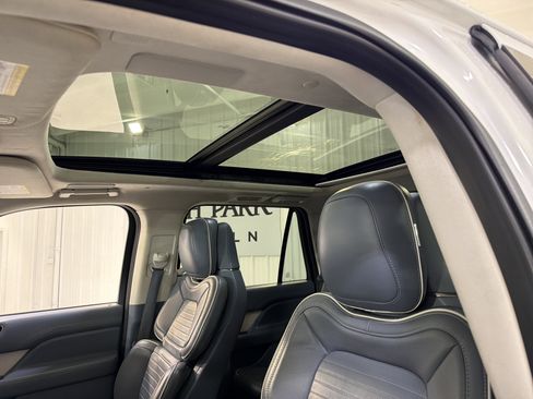 Used 2022 Lincoln Navigator L Black Label image 10