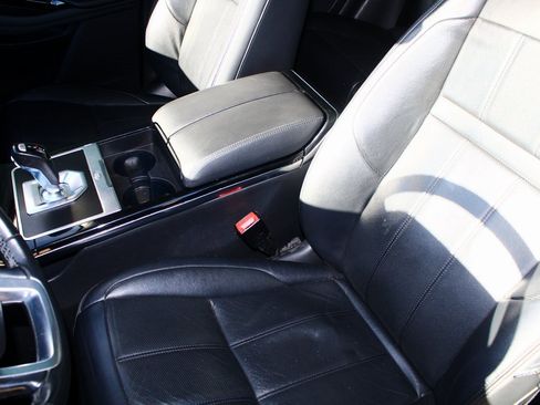 Used 2020 Land Rover Range Rover Evoque SE image 4