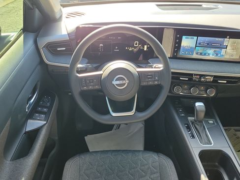 Certified 2025 Nissan Kicks SV FWD image 15