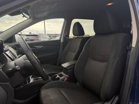 Used 2019 Nissan Rogue S w/ Special Edition Package FWD image 10