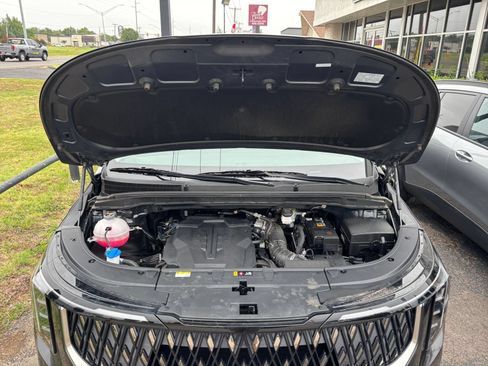 Used 2026 Kia Carnival FWD image 36
