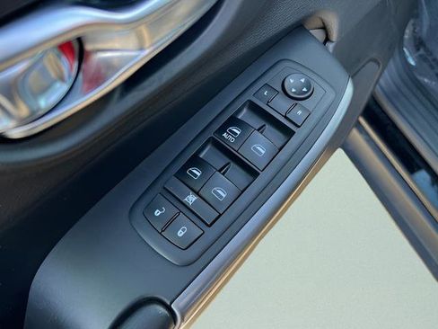 Used 2019 Jeep Cherokee Latitude w/ Popular Appearance Group AWD/4WD image 13