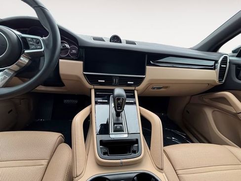 Used 2023 Porsche Cayenne image 11