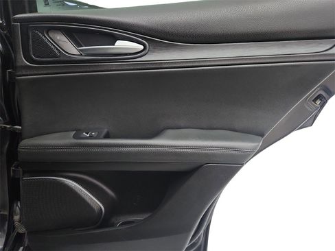 Used 2018 Alfa Romeo Stelvio AWD image 30